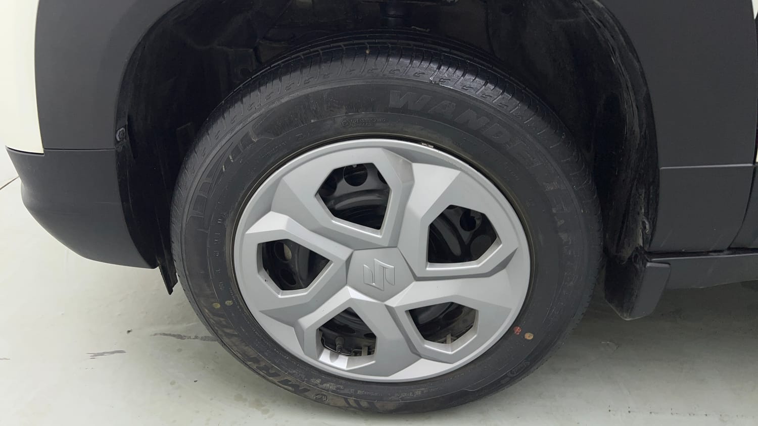 Used 2023 Maruti Suzuki Brezza VXi Petrol Manual tyres LEFT FRONT TYRE RIM VIEW