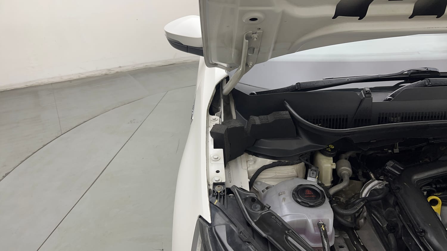 Used 2022 Skoda Kushaq Style 1.0L TSI MT Petrol Manual engine ENGINE RIGHT SIDE HINGE & APRON VIEW