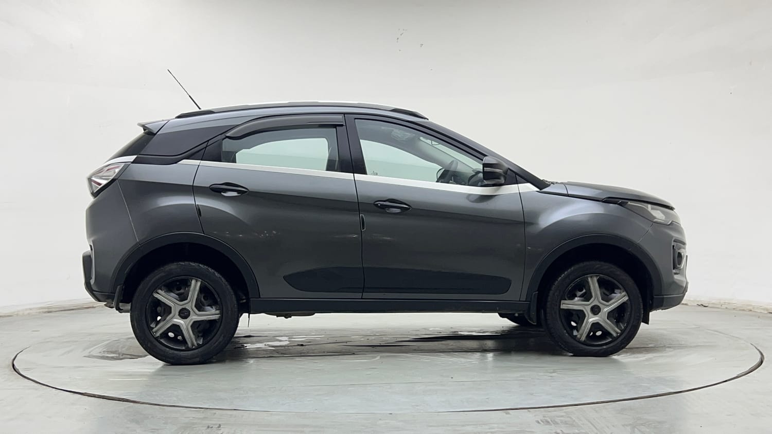 Used 2022 Tata Nexon XM (S) Petrol Manual exterior RIGHT SIDE VIEW