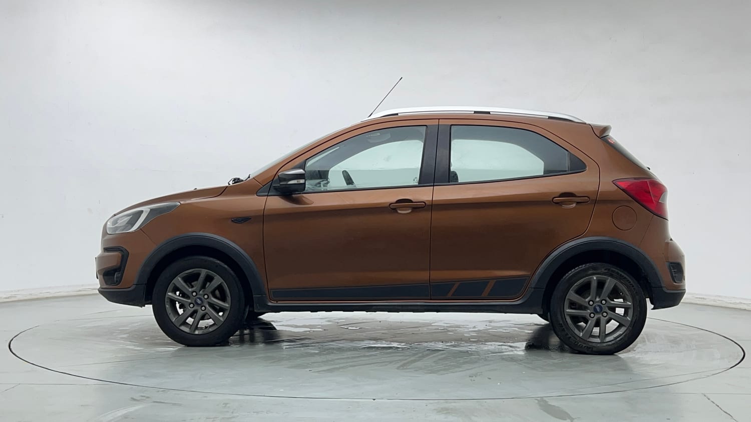 Used 2018 Ford Freestyle Titanium 1.2 Ti-VCT Petrol Manual exterior LEFT SIDE VIEW