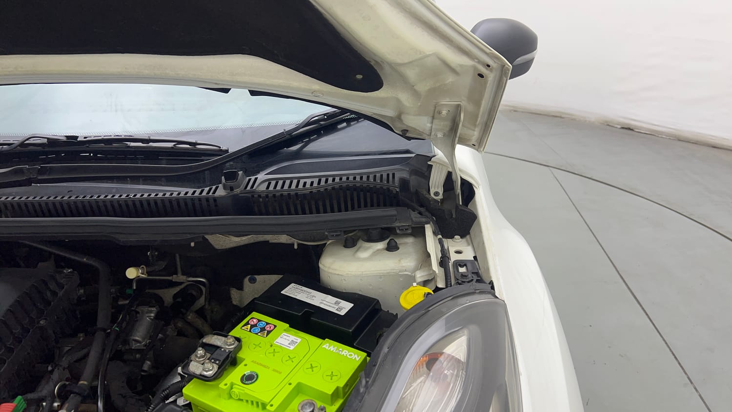 Used 2019 Tata Nexon XM Petrol Manual engine ENGINE LEFT SIDE HINGE & APRON VIEW