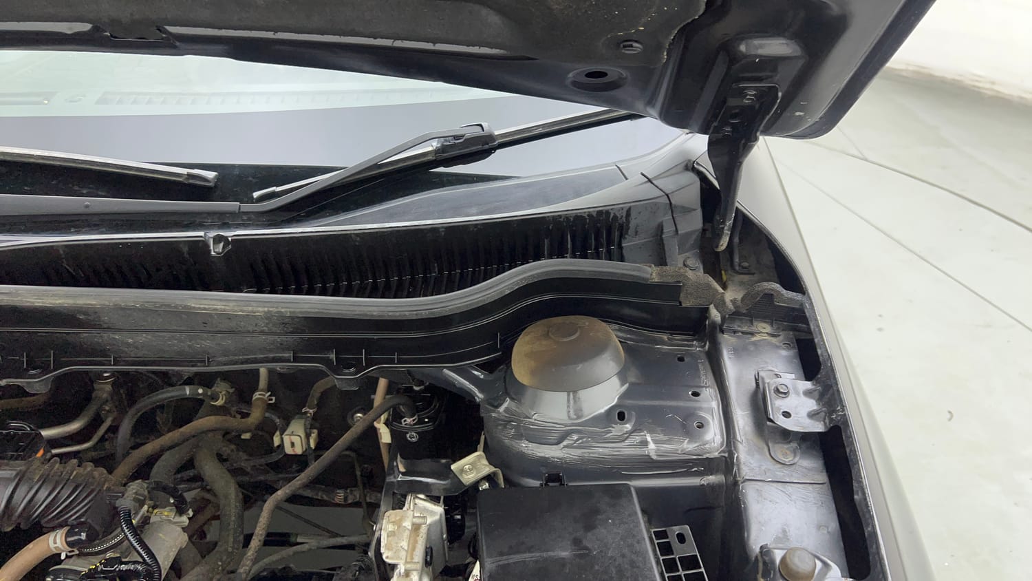 Used 2021 maruti-suzuki Vitara Brezza LXi Petrol Manual engine ENGINE LEFT SIDE HINGE & APRON VIEW