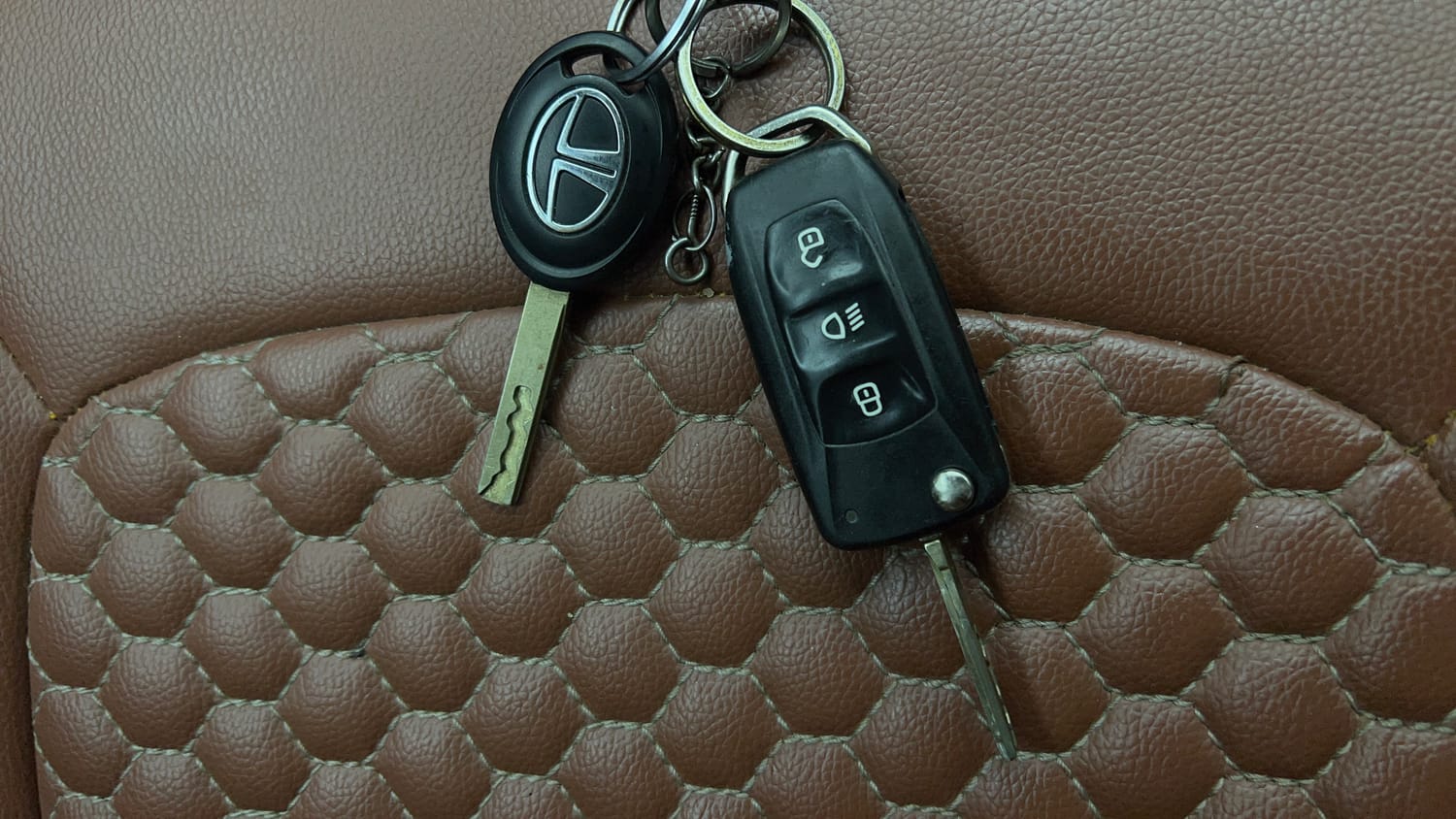 Used 2022 Tata Nexon XM (S) Petrol Manual extra CAR KEY VIEW