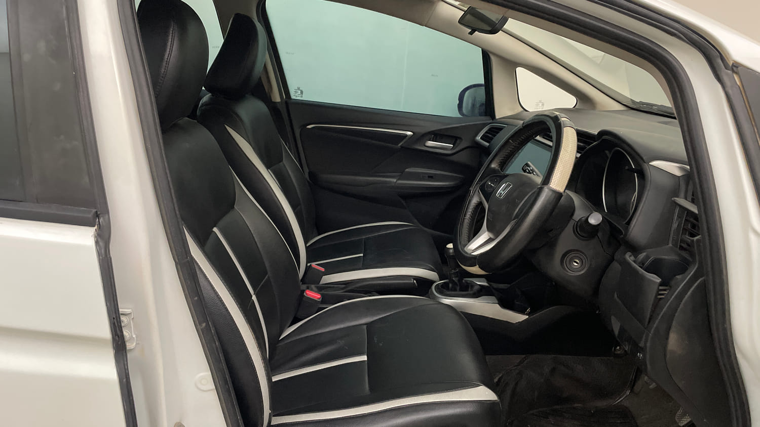 Used 2016 Honda Jazz VX Diesel Diesel Manual interior RIGHT SIDE FRONT DOOR CABIN VIEW