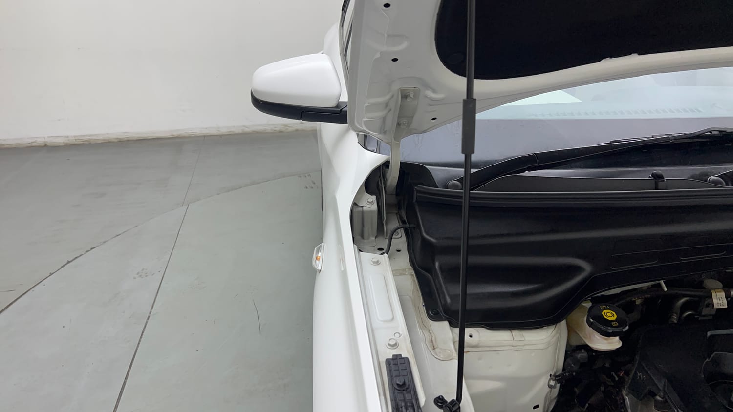 Used 2023 Hyundai Creta E 1.5 Petrol Petrol Manual engine ENGINE RIGHT SIDE HINGE & APRON VIEW