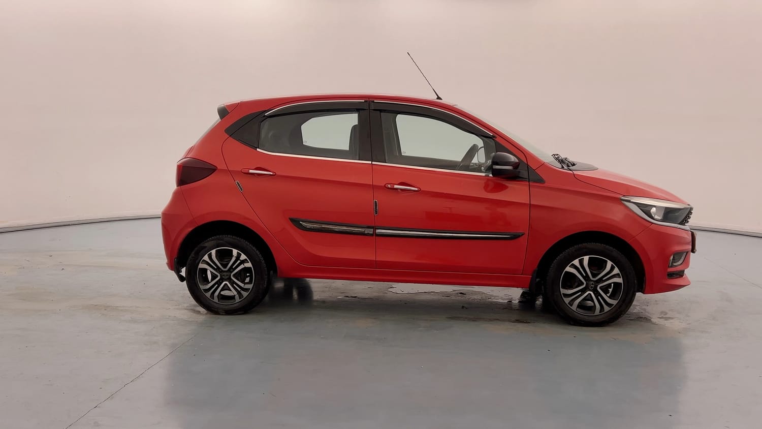 Used 2022 Tata Tiago XZ Plus CNG Cng Manual exterior RIGHT SIDE VIEW