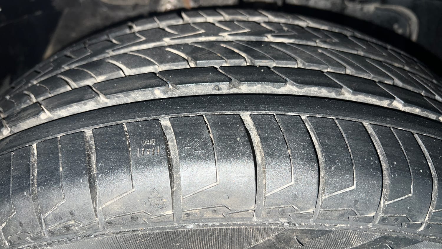 Used 2022 Tata Nexon XM (S) Petrol Manual tyres RIGHT FRONT TYRE TREAD VIEW