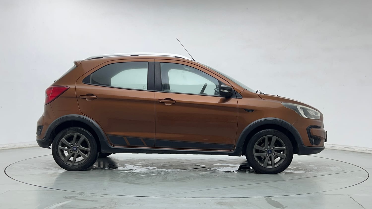 Used 2018 Ford Freestyle Titanium 1.2 Ti-VCT Petrol Manual exterior RIGHT SIDE VIEW