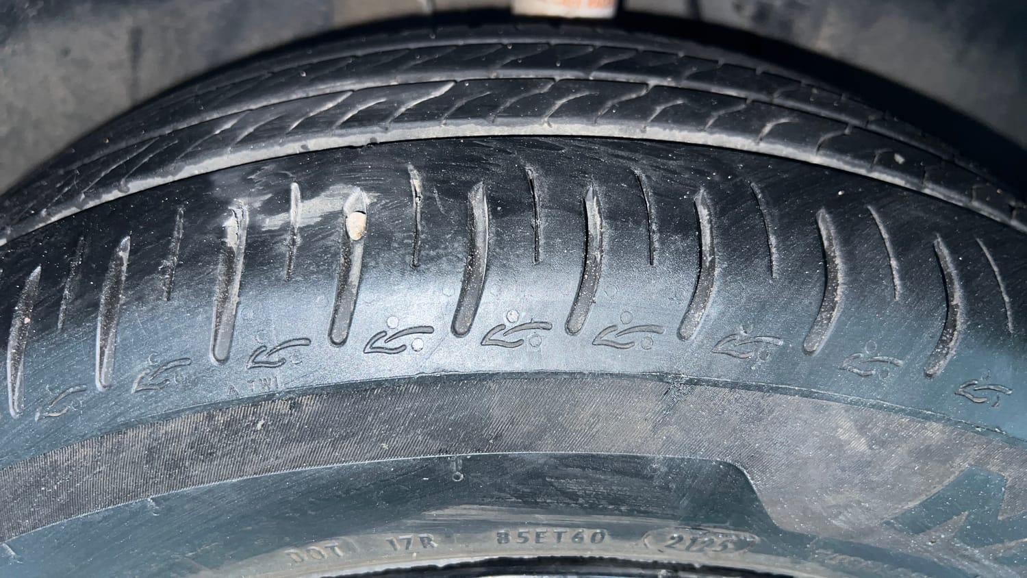 Used 2025 Tata Altroz Accomplished Plus S Petrol 6DCT Petrol Automatic tyres RIGHT FRONT TYRE TREAD VIEW