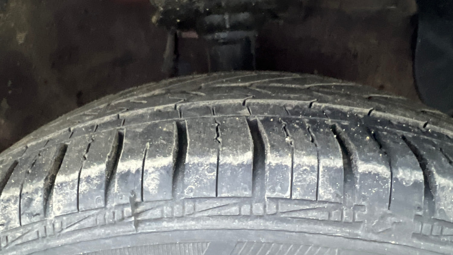Used 2019 Hyundai Grand i10 Sportz 1.2 Kappa VTVT Petrol Manual tyres RIGHT FRONT TYRE TREAD VIEW