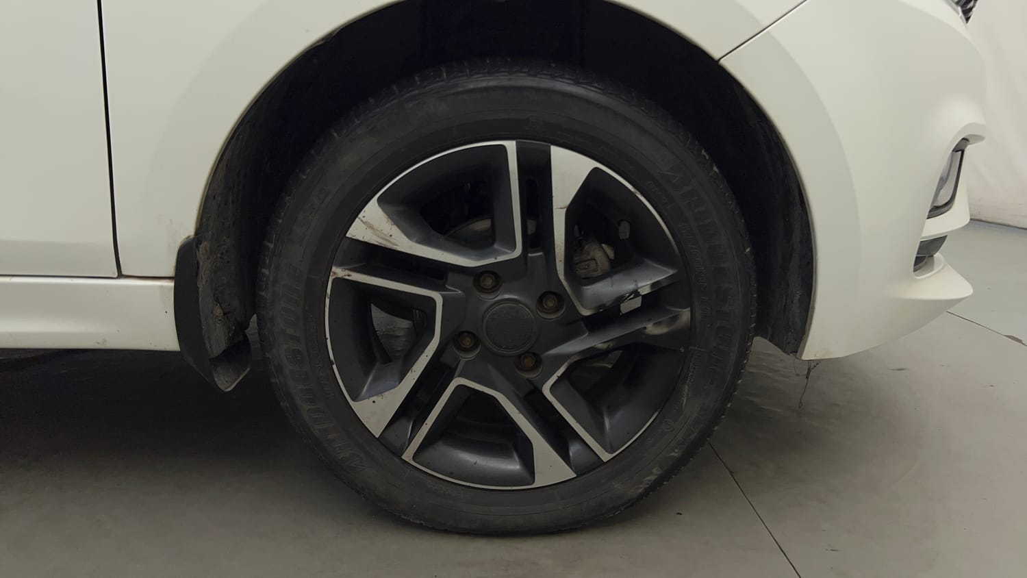 Used 2021 Tata Tigor XZ Plus Petrol Manual tyres RIGHT FRONT TYRE RIM VIEW