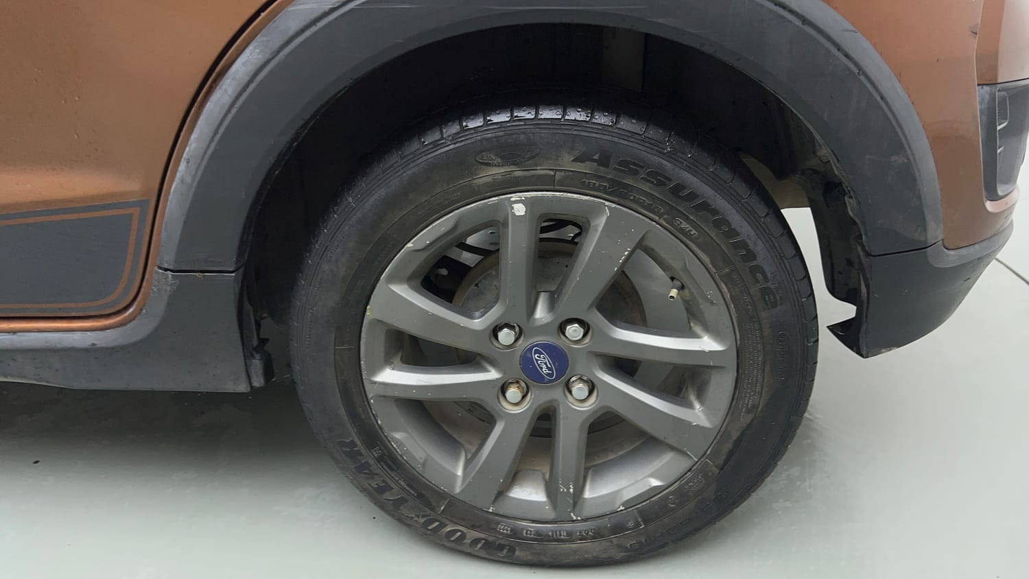 Used 2018 Ford Freestyle Titanium 1.2 Ti-VCT Petrol Manual tyres LEFT REAR TYRE RIM VIEW