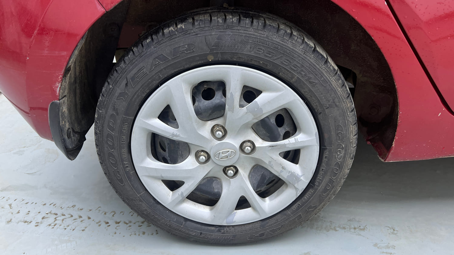 Used 2019 Hyundai Grand i10 Sportz 1.2 Kappa VTVT Petrol Manual tyres RIGHT REAR TYRE RIM VIEW
