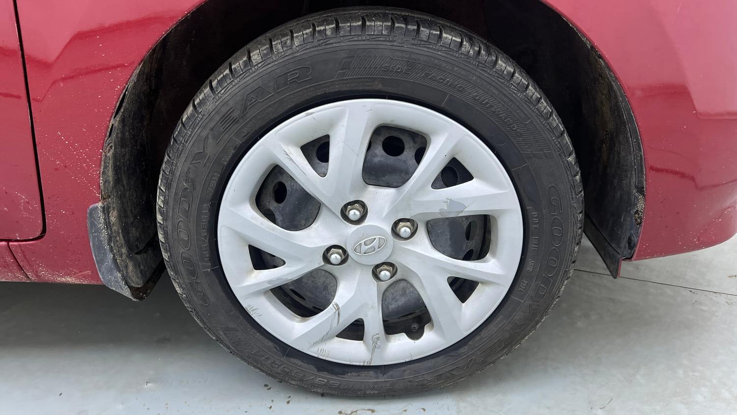 Used 2019 Hyundai Grand i10 Sportz 1.2 Kappa VTVT Petrol Manual tyres RIGHT FRONT TYRE RIM VIEW