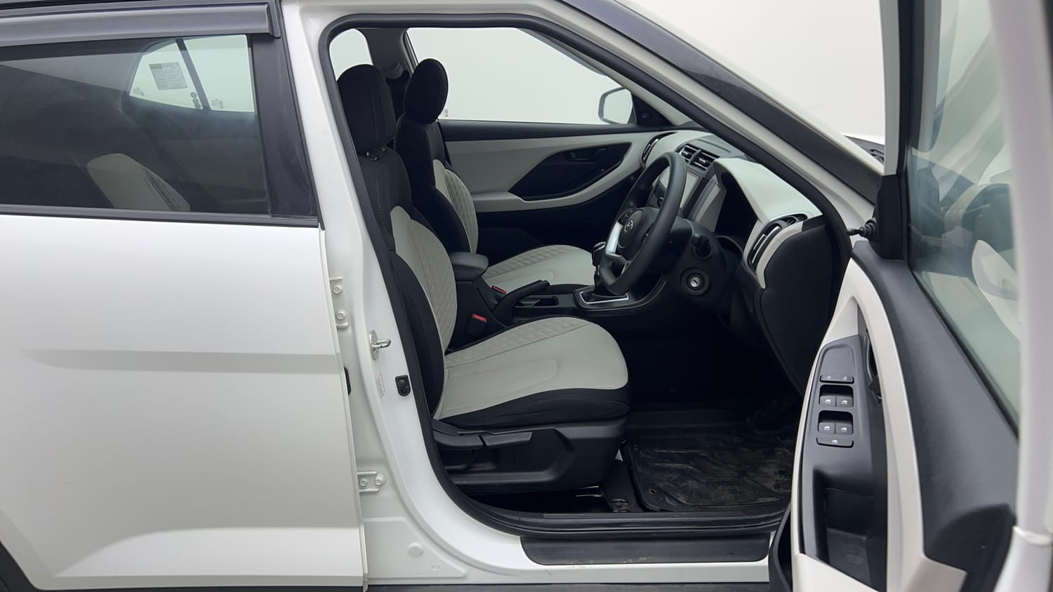 Used 2023 Hyundai Creta E 1.5 Petrol Petrol Manual interior RIGHT SIDE FRONT DOOR CABIN VIEW