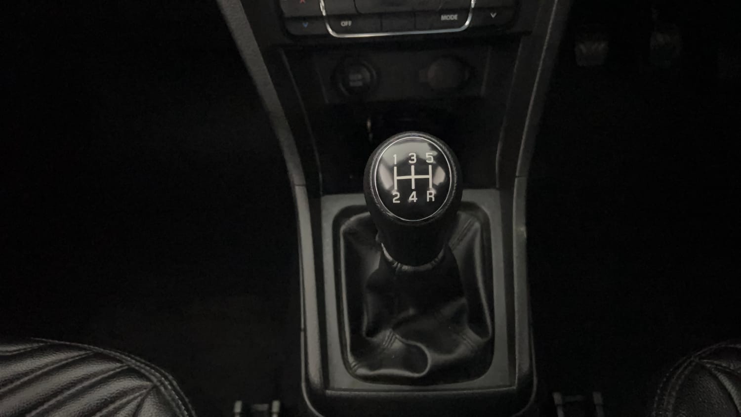 Used 2021 Maruti Suzuki Vitara Brezza [2020-2022] ZXI Plus Dual Tone Petrol Manual interior GEAR  KNOB VIEW