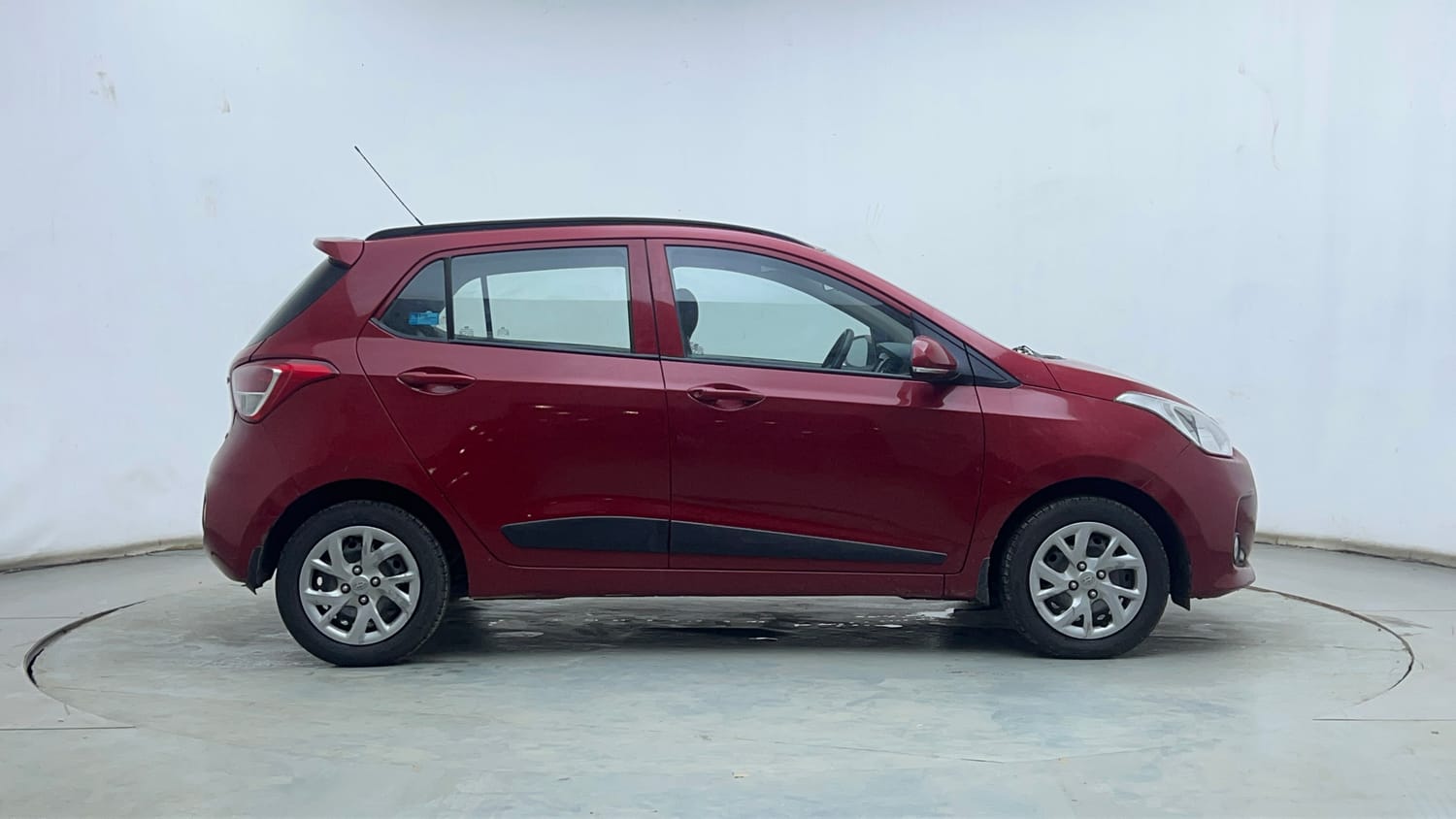 Used 2019 Hyundai Grand i10 Sportz 1.2 Kappa VTVT Petrol Manual exterior RIGHT SIDE VIEW