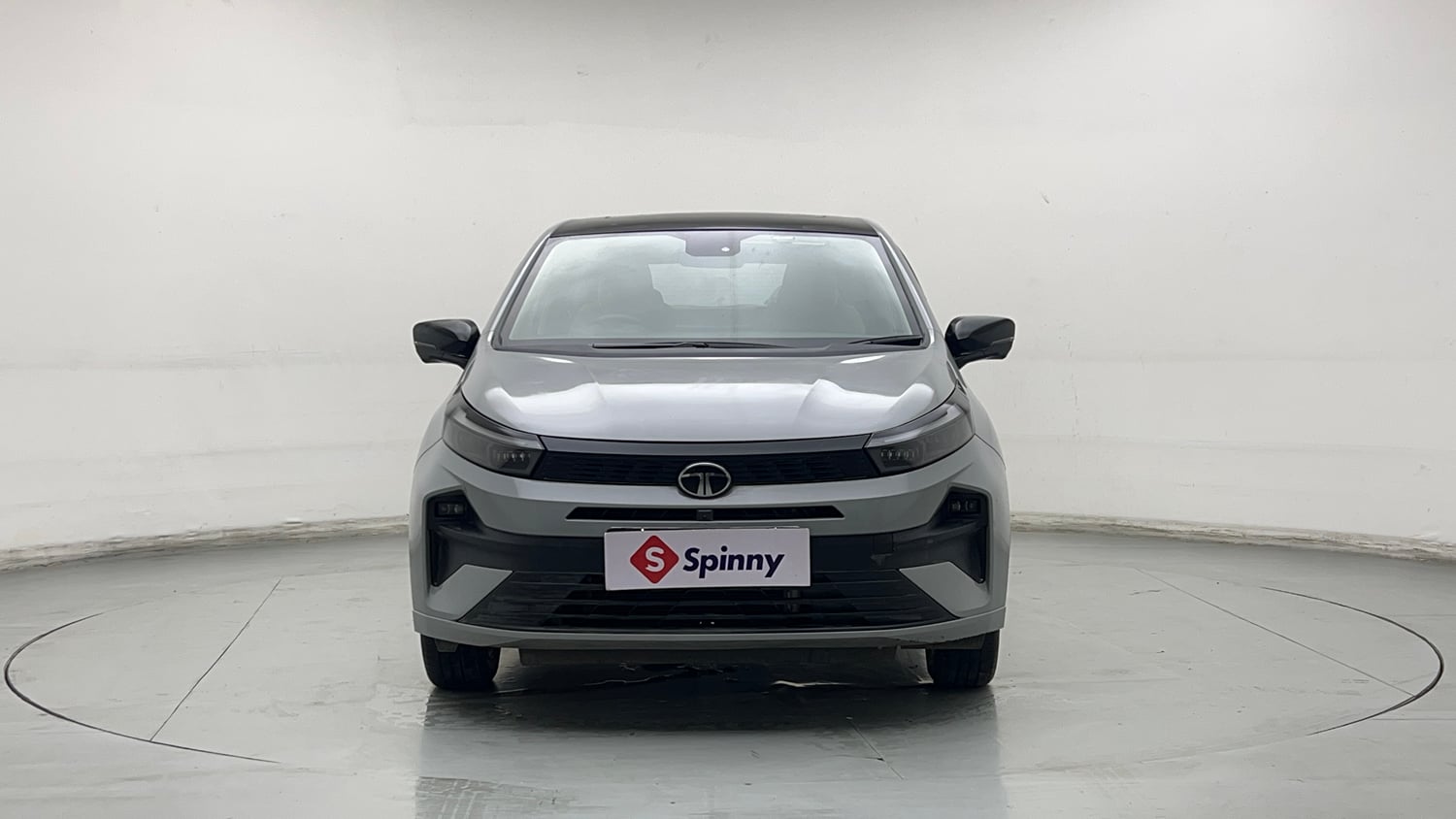 Used 2025 Tata Altroz Accomplished Plus S Petrol 6DCT Petrol Automatic exterior FRONT VIEW