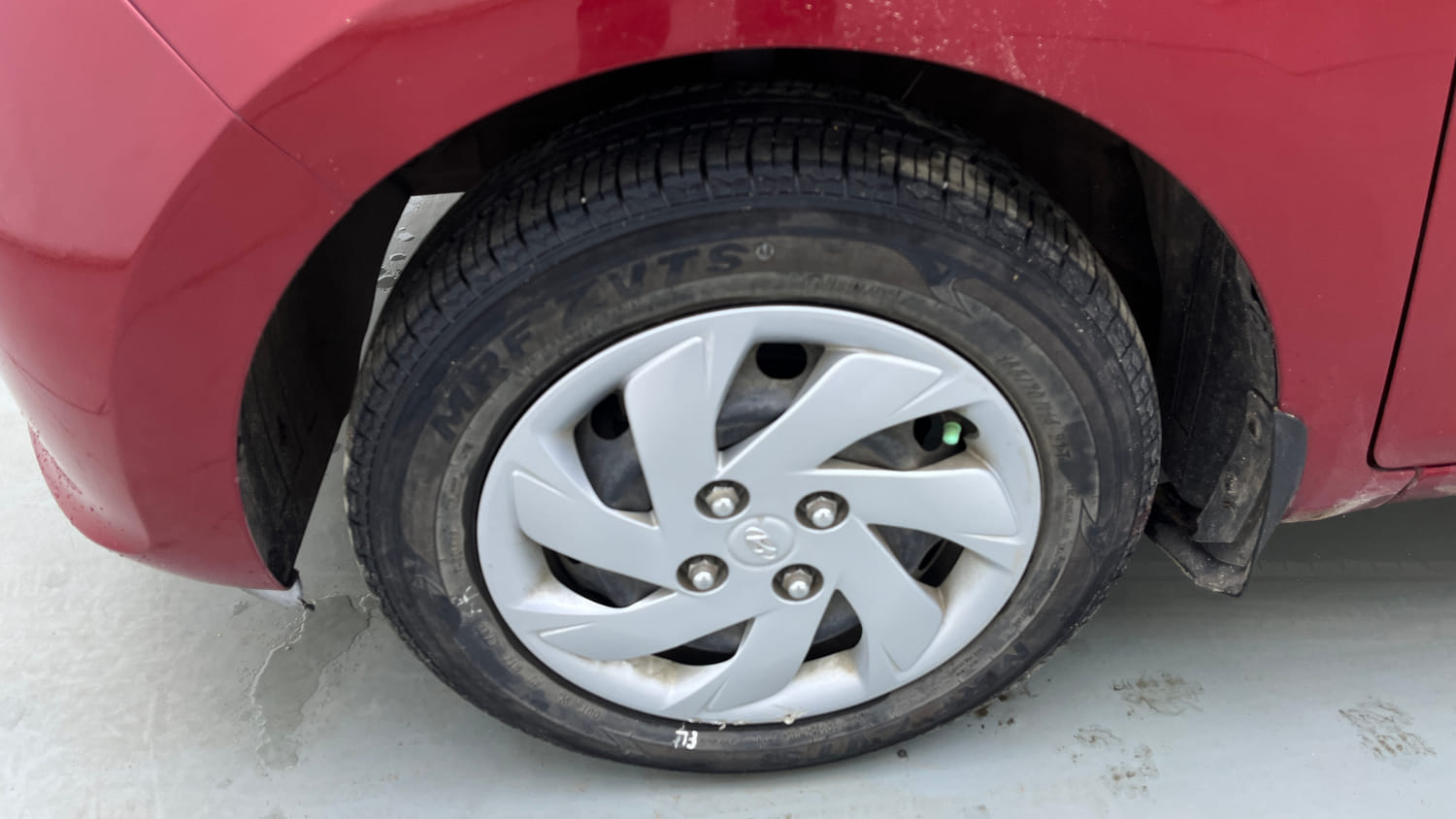 Used 2022 Hyundai Santro Sportz Petrol Manual tyres LEFT FRONT TYRE RIM VIEW