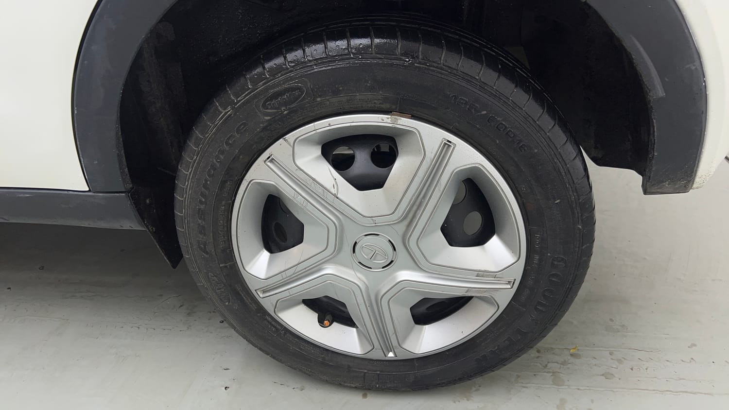 Used 2019 Tata Nexon XM Petrol Manual tyres LEFT FRONT TYRE RIM VIEW