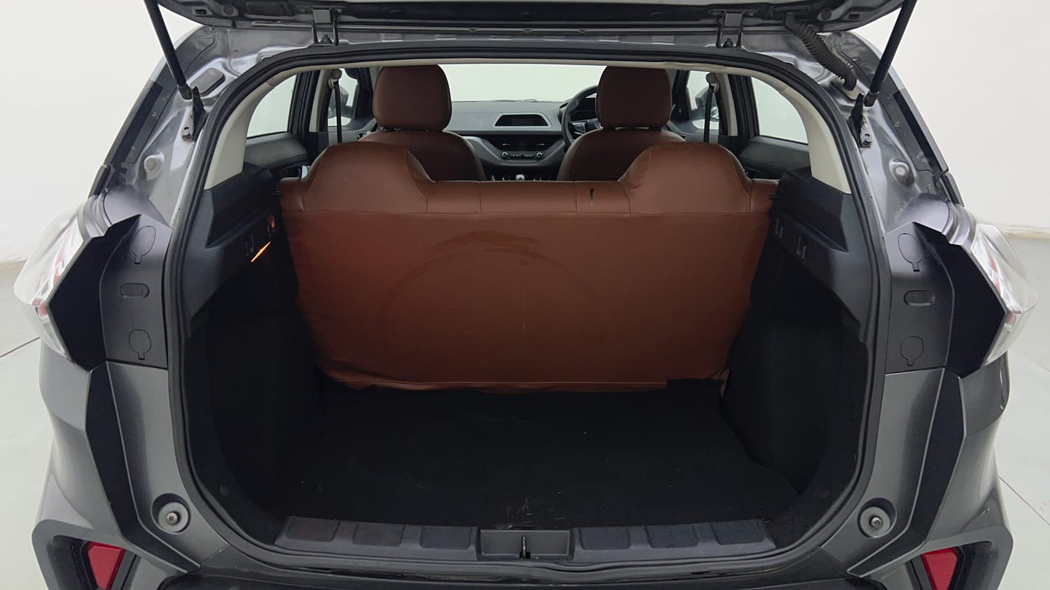 Used 2022 Tata Nexon XM (S) Petrol Manual interior DICKY INSIDE VIEW