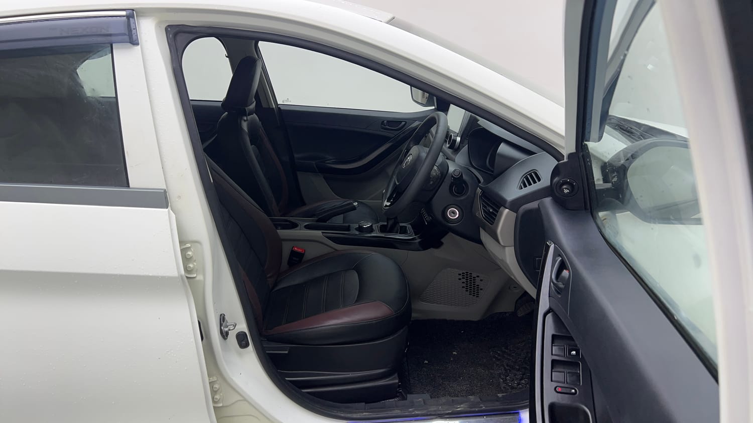 Used 2019 Tata Nexon XM Petrol Manual interior RIGHT SIDE FRONT DOOR CABIN VIEW
