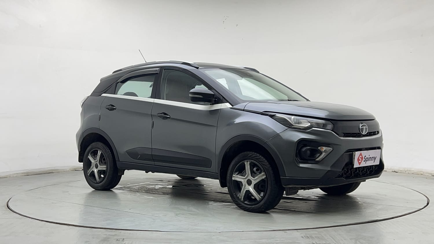 Used 2022 Tata Nexon XM (S) Petrol Manual exterior RIGHT FRONT CORNER VIEW