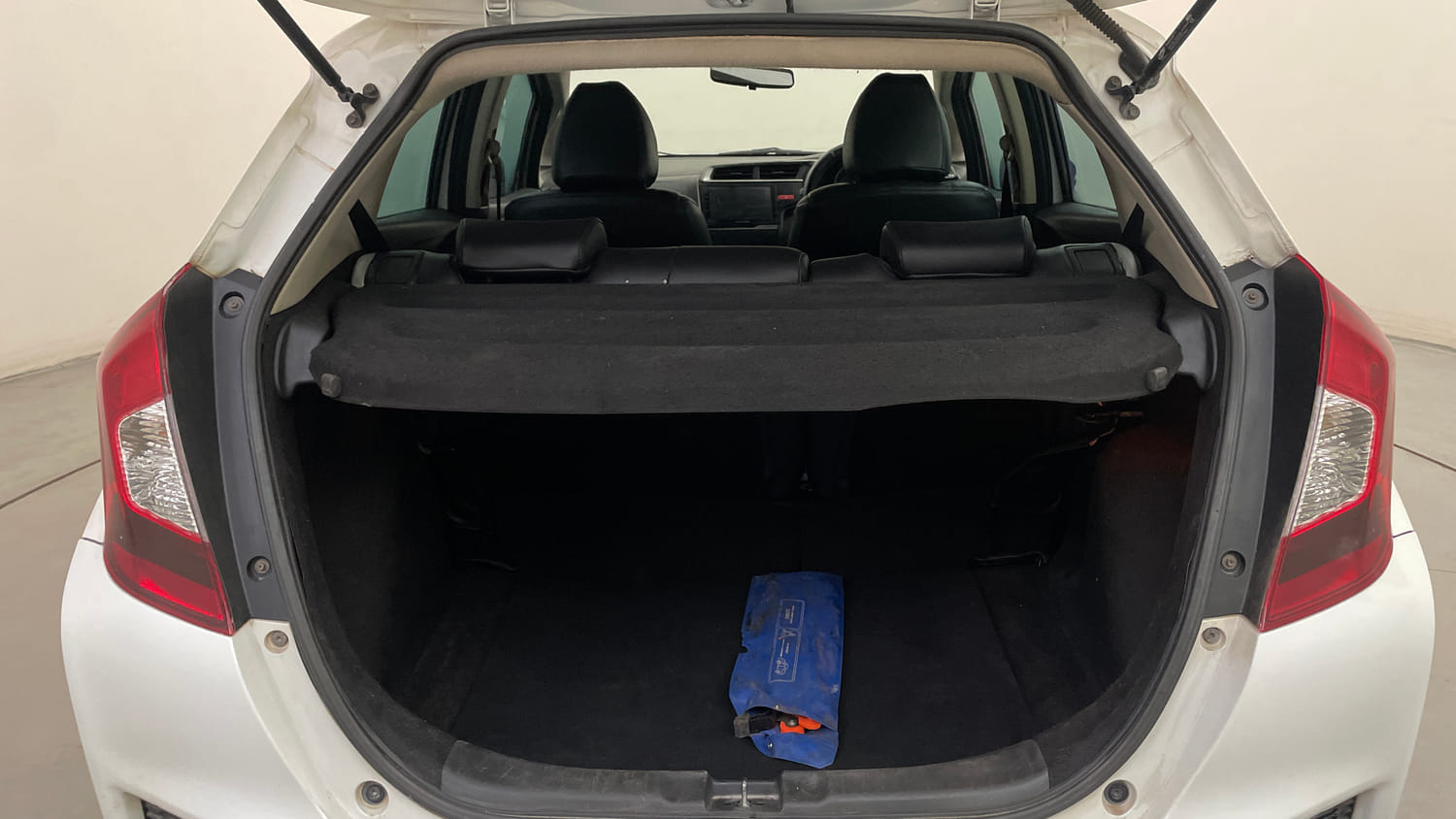 Used 2016 Honda Jazz VX Diesel Diesel Manual interior DICKY INSIDE VIEW