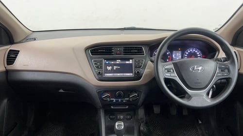 Used 2019 Hyundai Elite i20 Sportz Plus 1.2 Petrol Manual interior DASHBOARD VIEW