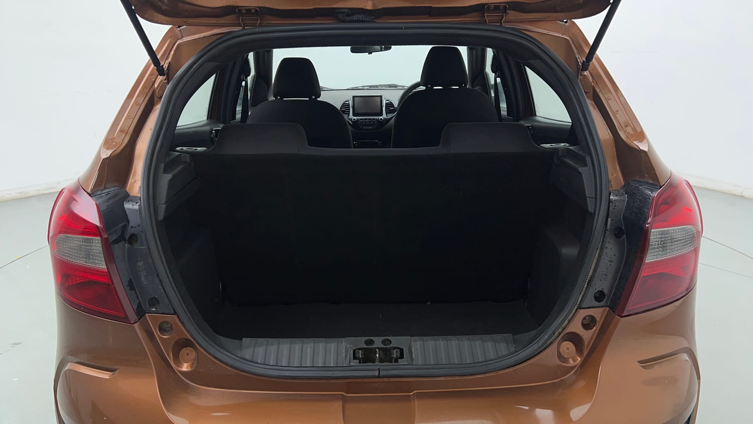 Used 2018 Ford Freestyle Titanium 1.2 Ti-VCT Petrol Manual interior DICKY INSIDE VIEW