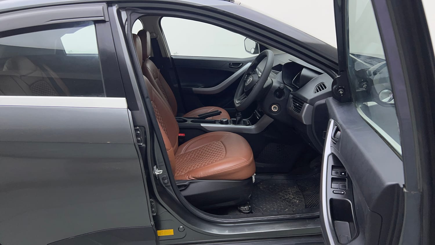 Used 2022 Tata Nexon XM (S) Petrol Manual interior RIGHT SIDE FRONT DOOR CABIN VIEW