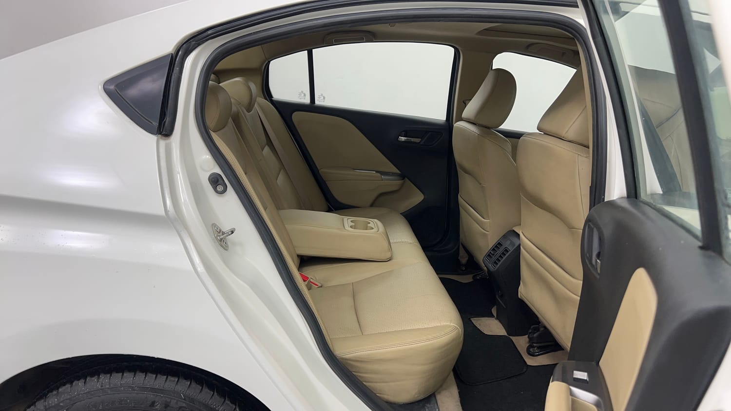 Used 2016 Honda City VX Diesel Diesel Manual interior RIGHT SIDE REAR DOOR CABIN VIEW