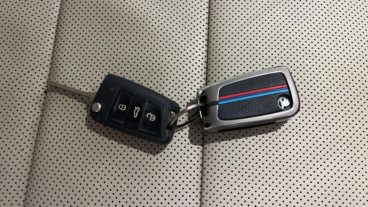 Used 2023 Skoda Slavia Style 1.0L TSI AT Petrol Automatic extra CAR KEY VIEW