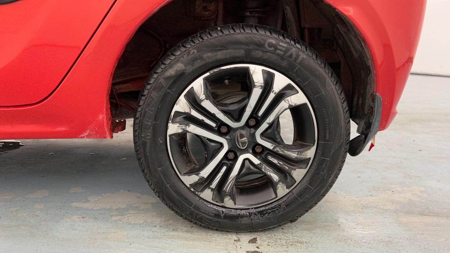 Used 2022 Tata Tiago XZ Plus CNG Cng Manual tyres LEFT REAR TYRE RIM VIEW
