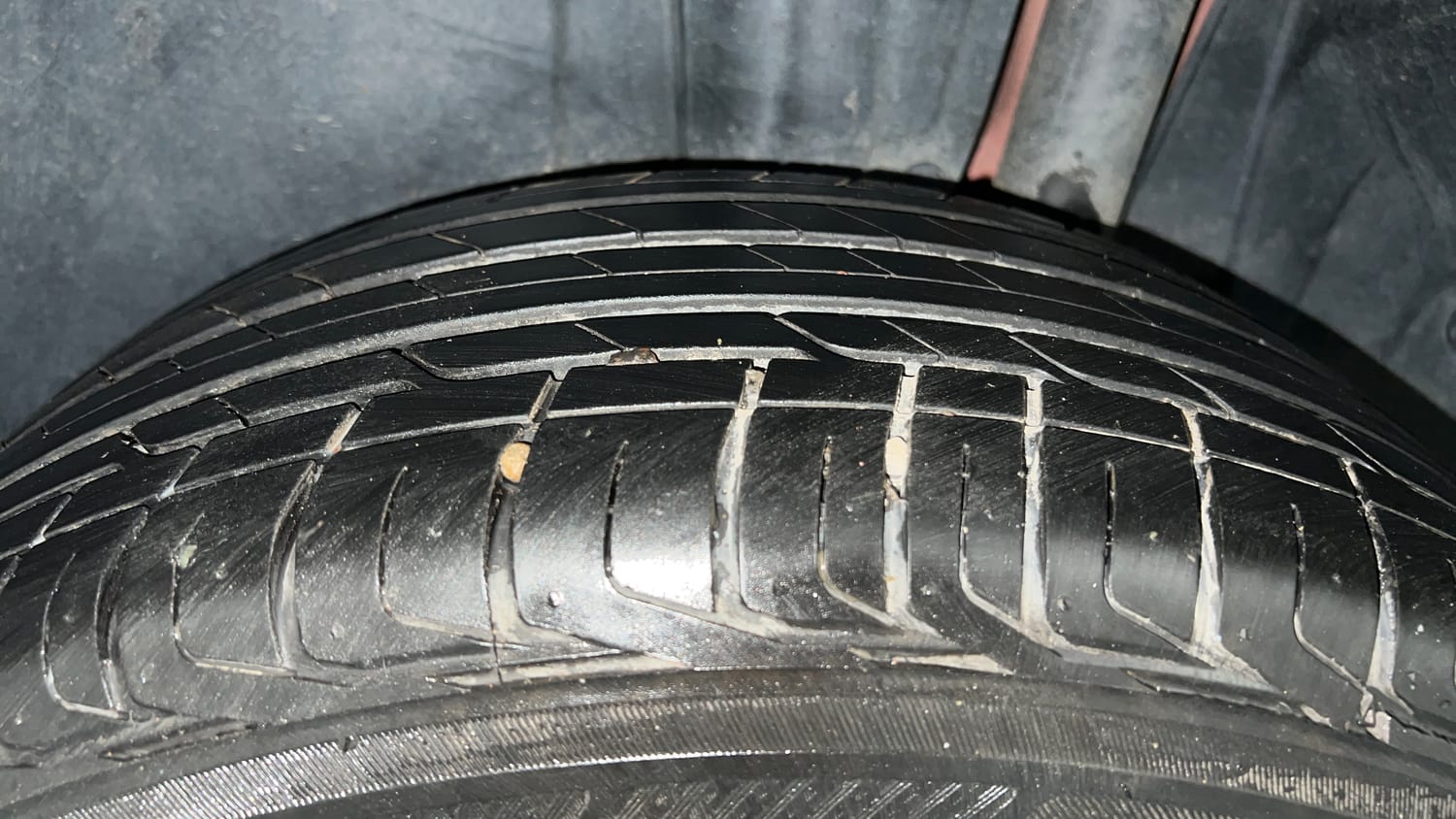 Used 2021 Maruti Suzuki Vitara Brezza [2020-2022] ZXI Plus Dual Tone Petrol Manual tyres LEFT REAR TYRE TREAD VIEW