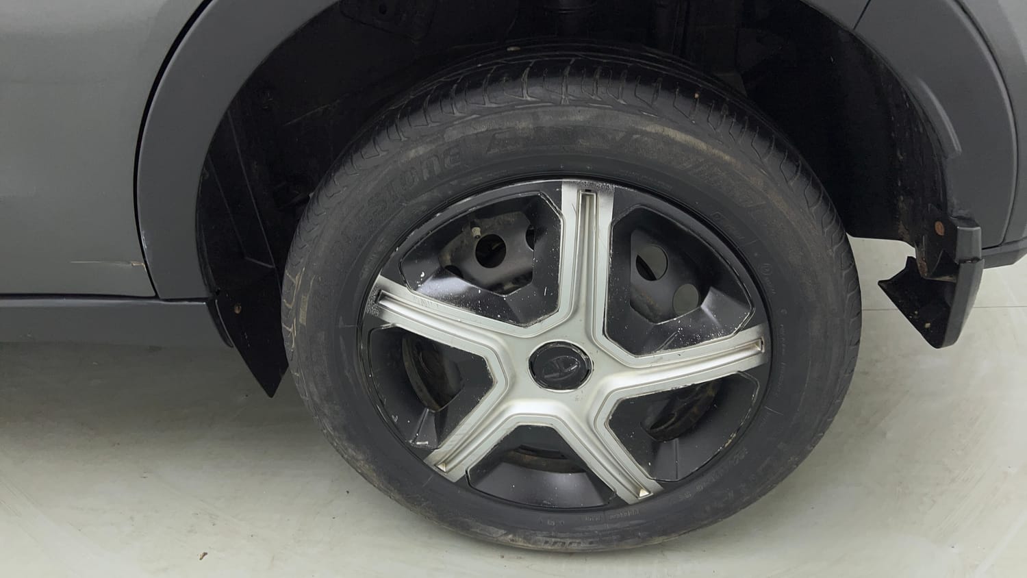 Used 2022 Tata Nexon XM (S) Petrol Manual tyres LEFT REAR TYRE RIM VIEW