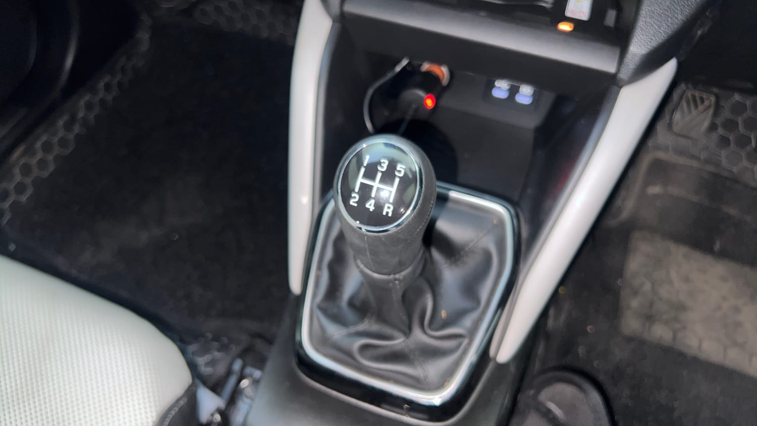 Used 2026 Maruti Suzuki Victoris ZXI+ (O) MT 2W Petrol Manual interior GEAR  KNOB VIEW