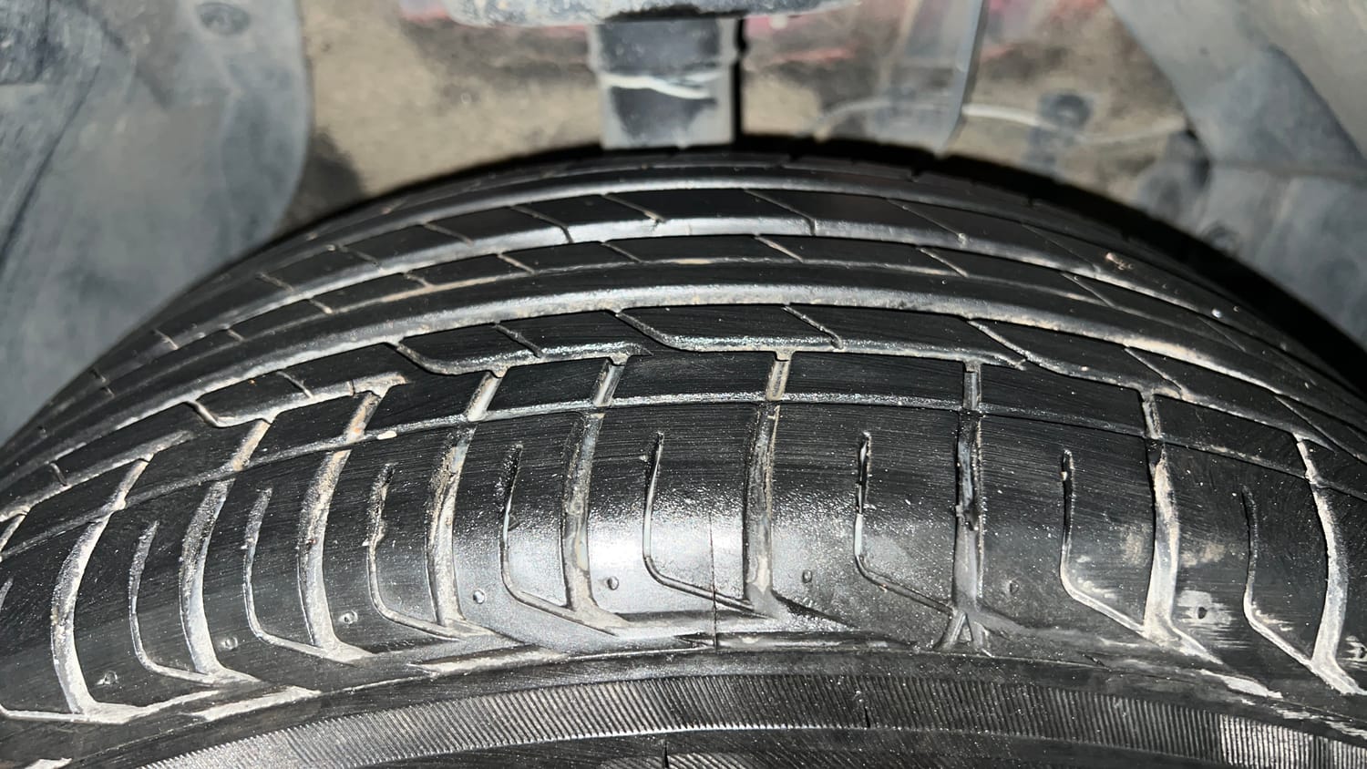 Used 2021 Maruti Suzuki Vitara Brezza [2020-2022] ZXI Plus Dual Tone Petrol Manual tyres RIGHT FRONT TYRE TREAD VIEW