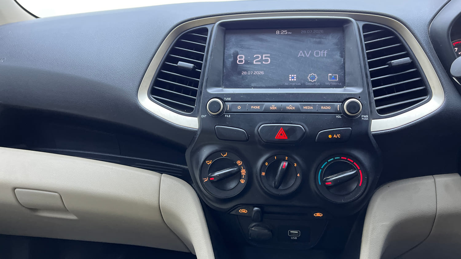 Used 2022 Hyundai Santro Sportz Petrol Manual interior MUSIC SYSTEM & AC CONTROL VIEW