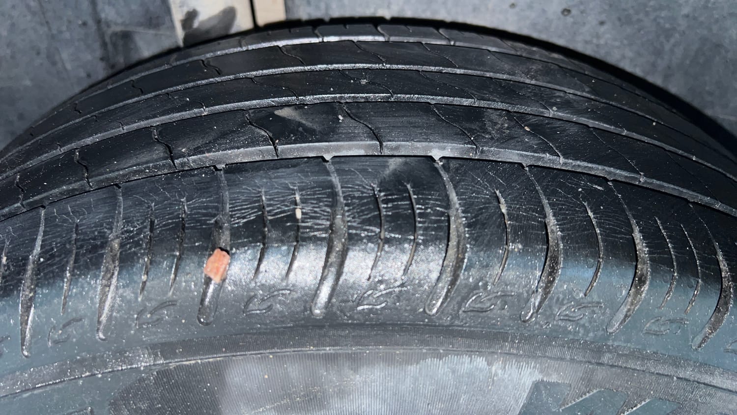 Used 2021 maruti-suzuki Vitara Brezza LXi Petrol Manual tyres RIGHT REAR TYRE TREAD VIEW