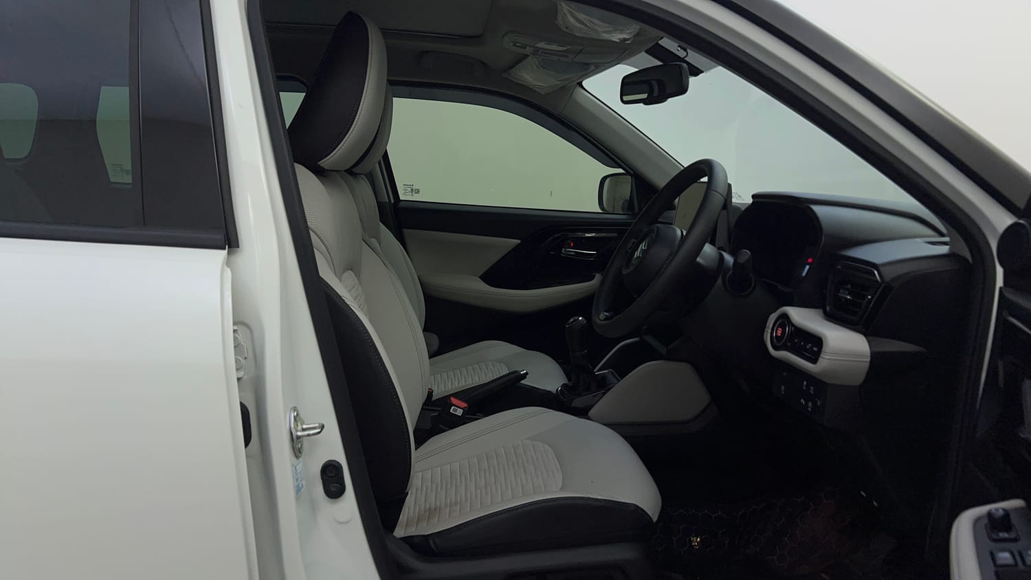 Used 2026 Maruti Suzuki Victoris ZXI+ (O) MT 2W Petrol Manual interior RIGHT SIDE FRONT DOOR CABIN VIEW