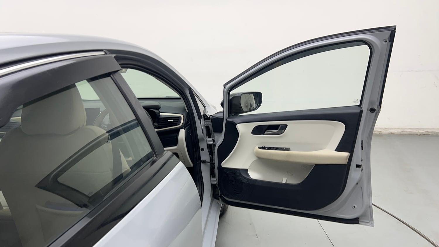 Used 2025 Tata Altroz Accomplished Plus S Petrol 6DCT Petrol Automatic interior RIGHT FRONT DOOR OPEN VIEW