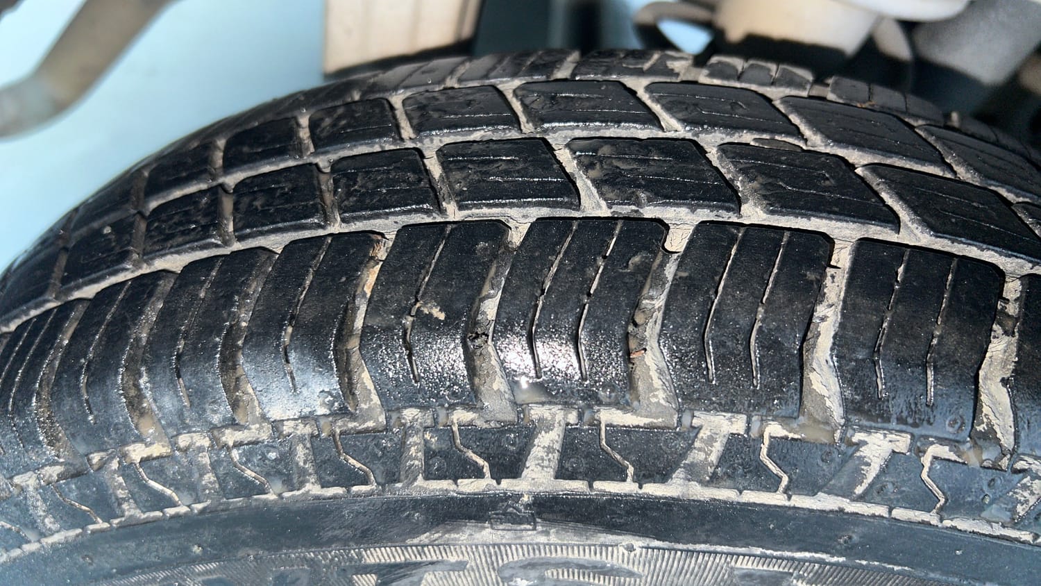 Used 2014 Maruti Suzuki Alto 800 Lxi Petrol Manual tyres RIGHT REAR TYRE TREAD VIEW