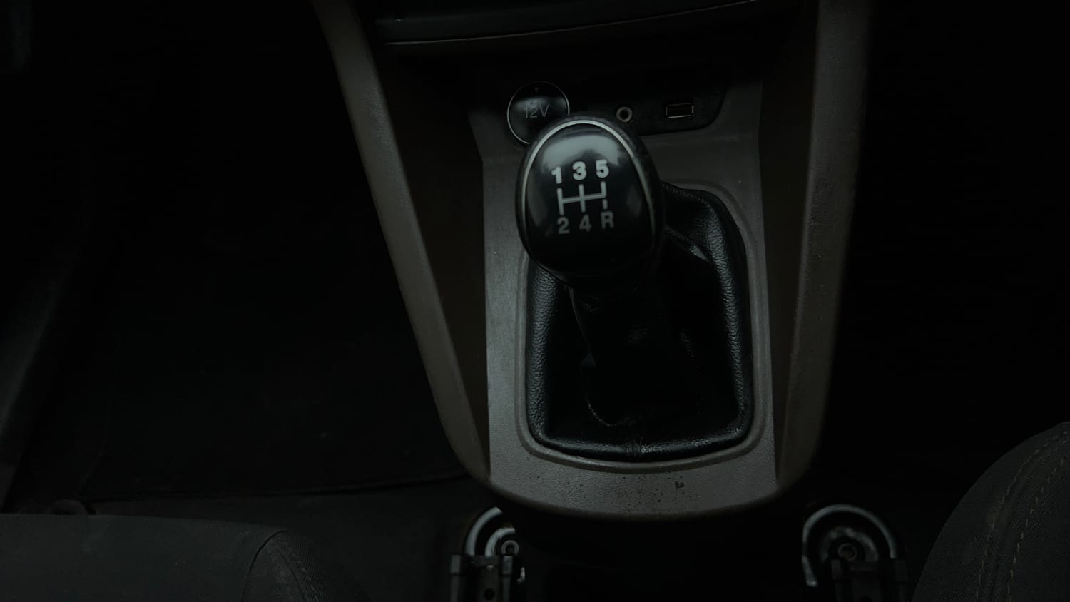 Used 2018 Ford Freestyle Titanium 1.2 Ti-VCT Petrol Manual interior GEAR  KNOB VIEW