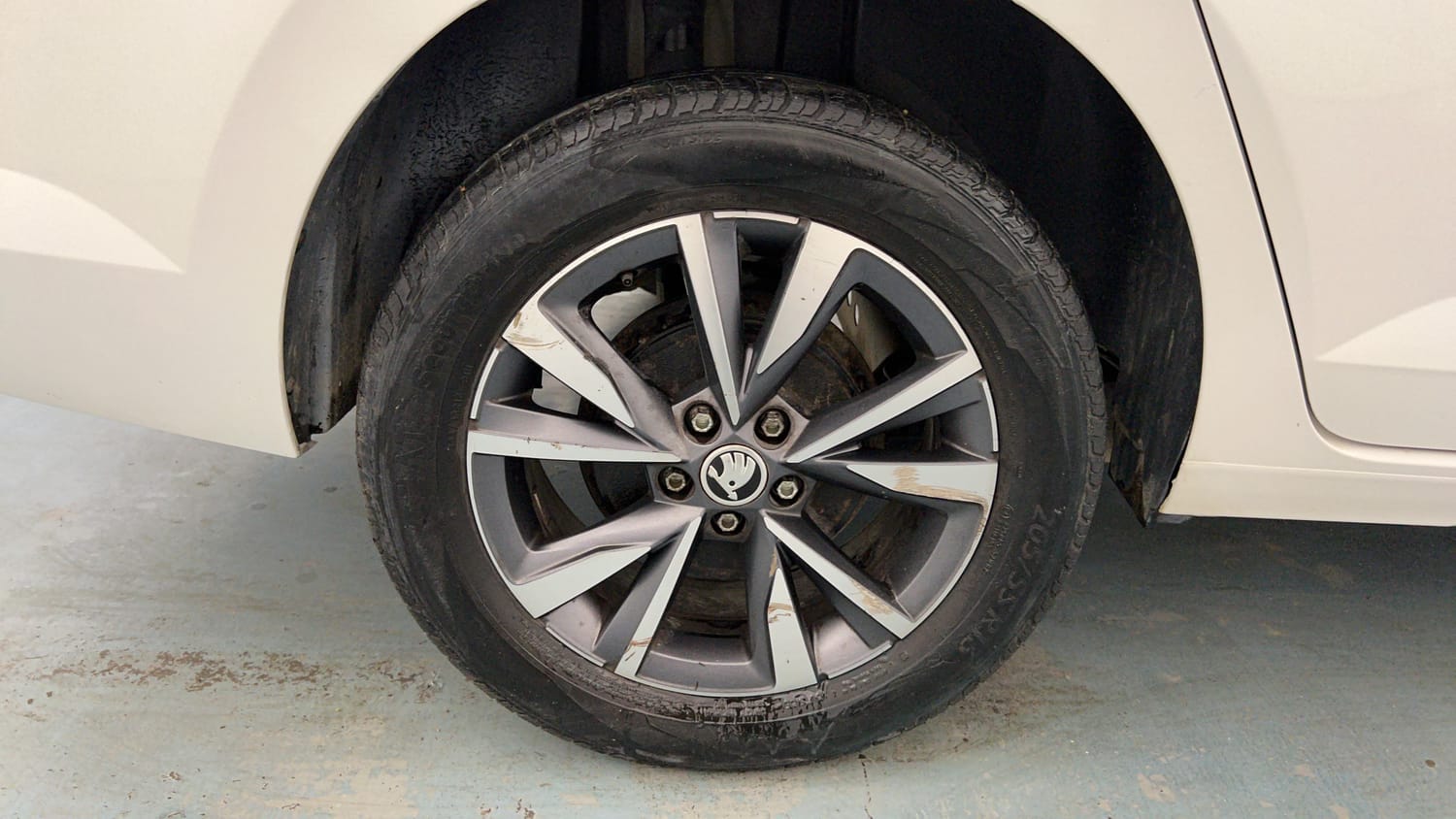 Used 2023 Skoda Slavia Style 1.0L TSI AT Petrol Automatic tyres RIGHT REAR TYRE RIM VIEW