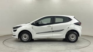 Used 2024 Tata Altroz XE Petrol Petrol Manual exterior LEFT SIDE VIEW