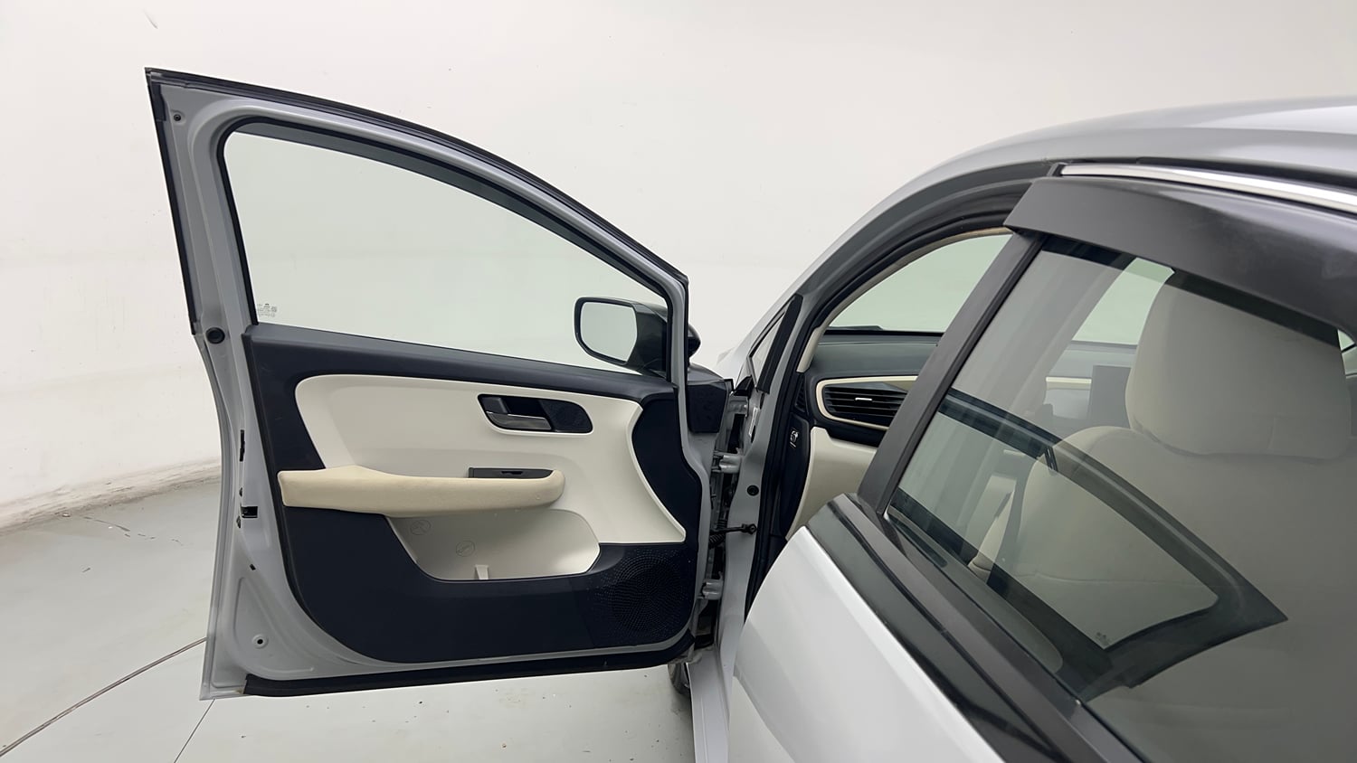 Used 2025 Tata Altroz Accomplished Plus S Petrol 6DCT Petrol Automatic interior LEFT FRONT DOOR OPEN VIEW