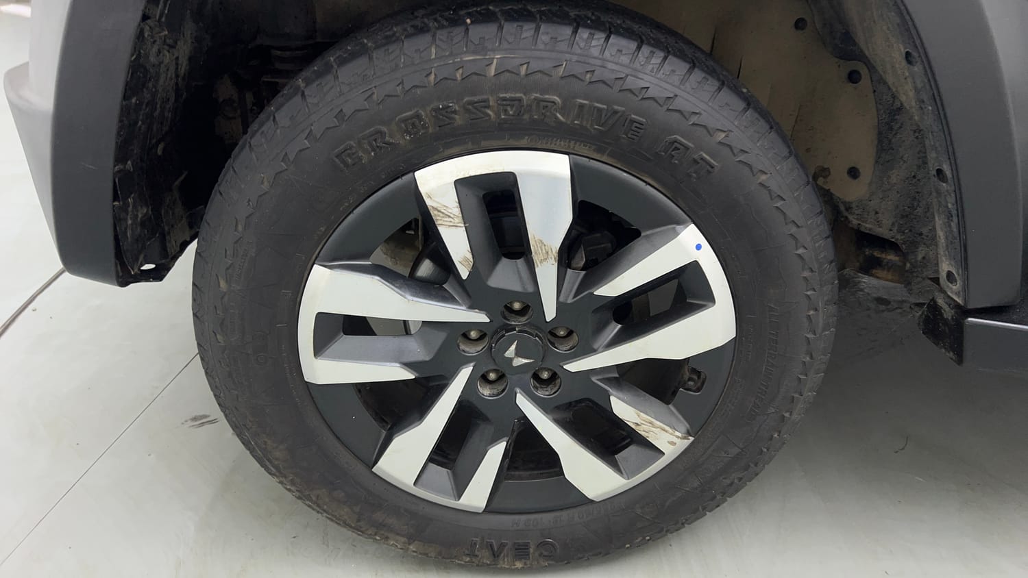 Used 2023 mahindra Thar LX Hard Top Diesel MT 4WD Diesel Manual tyres LEFT FRONT TYRE RIM VIEW