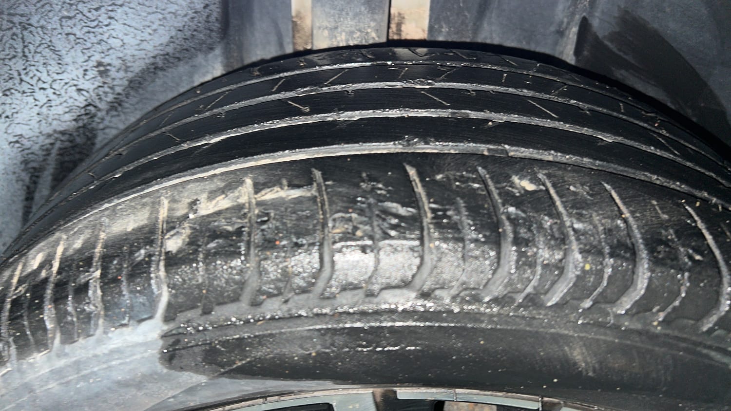 Used 2023 Skoda Slavia Style 1.0L TSI AT Petrol Automatic tyres RIGHT REAR TYRE TREAD VIEW