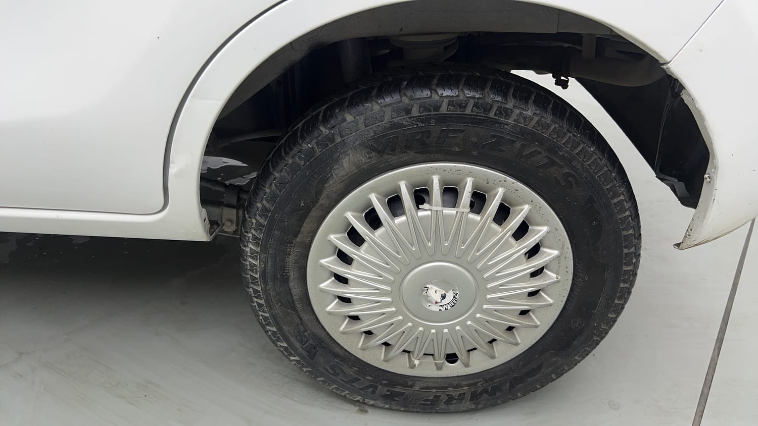 Used 2014 Maruti Suzuki Alto 800 Lxi Petrol Manual tyres LEFT REAR TYRE RIM VIEW